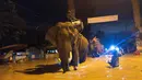 Pemerintah kota Chiang Mai mengatakan permukaan air Sungai Ping, yang mengalir di sepanjang tepi timur kota, berada pada level kritis dan terus meningkat sejak Jumat (4/10). (AP Photo/Wason Wanichakorn)