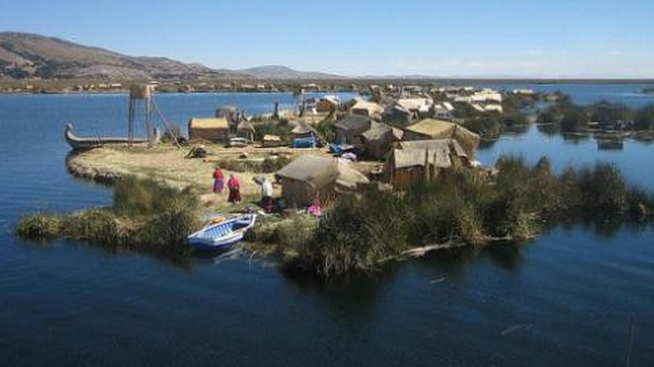 Keunikan pulau apung di Peru