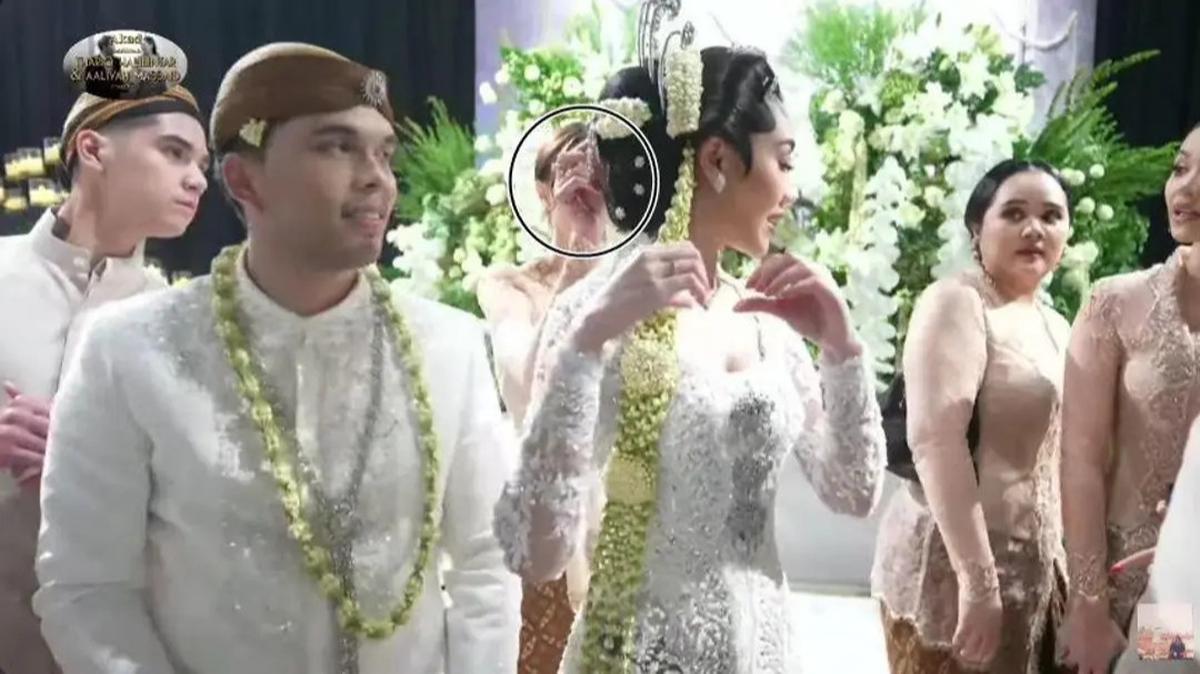 Viral Lagi, Potret Al Ghazali & Alyssa Daguise Ambil Ronce Melati Aaliyah Massaid - Kini Sudah Resmi Menikah