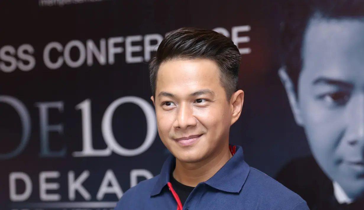 "Bagi saya ini pencapaian tertinggi, banyak lika-liku, suka duka dan banyak rintangan kehidupan. Susah bangat buat wujudin ini, bersyukur bisa berkarya hingga 10 tahun karir saya," ucap Delon. (Andy Masela/Bintang.com)