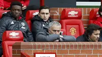 Manajer Manchester United (MU) Jose Mourinho dan Darmian (belakang). (Martin Rickett / PA via AP)