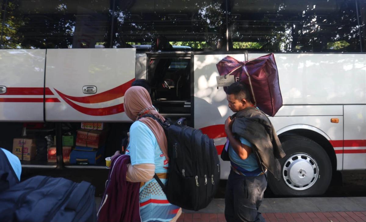 FOTO: Ribuan Pemudik Berangkat dari Masjid Istiqlal Melalui Program Mudik Gratis