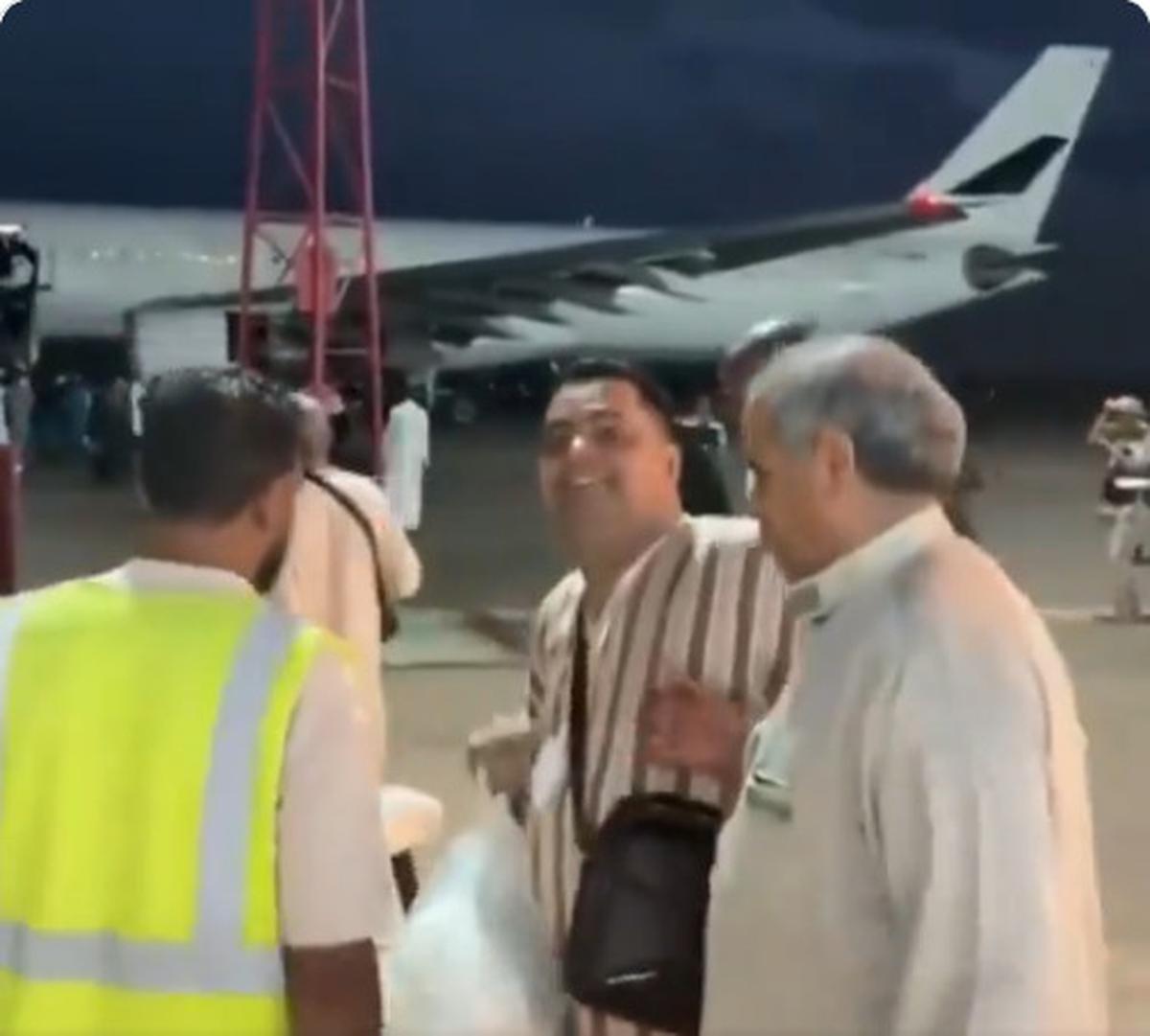 Seorang Jemaah Dilarang Terbang lalu Ditinggal, Pesawatnya Terus Mogok & Kembali Menjemputnya