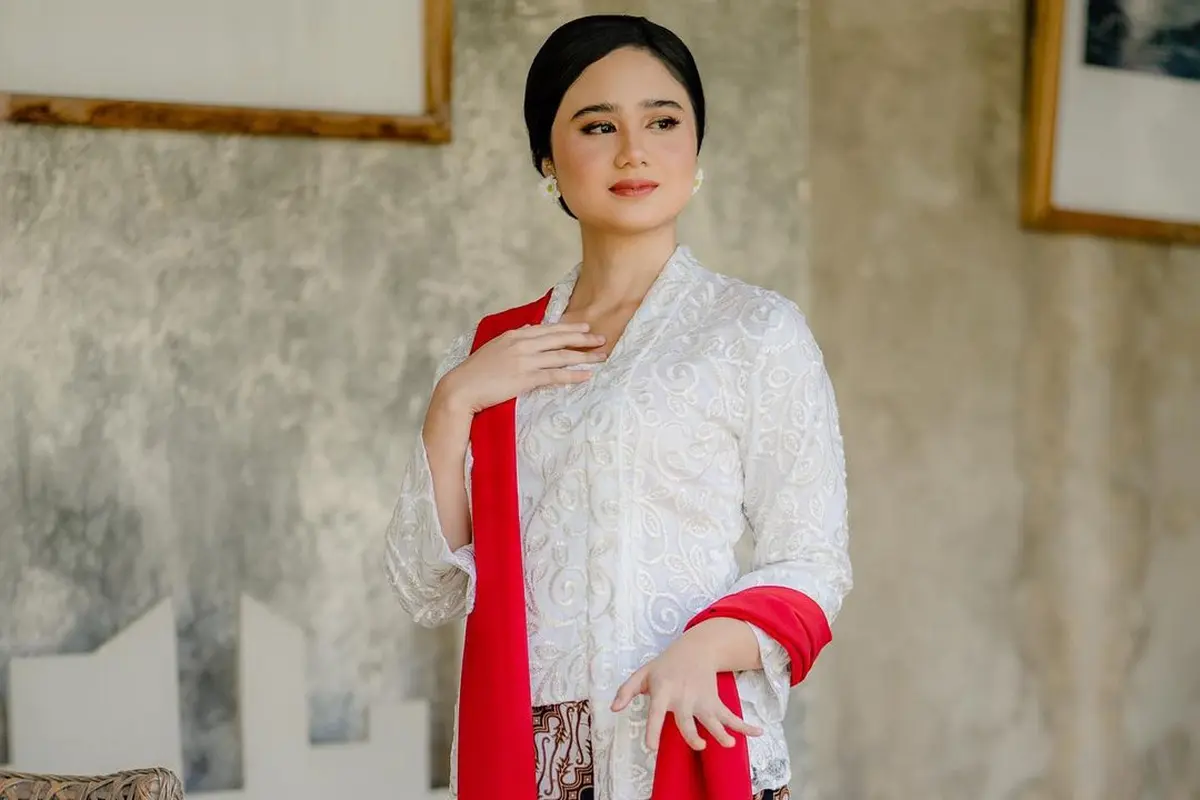 6 Inspirasi Kebaya Warna Putih untuk Hari Kartini, dari Tissa Biani hingga Prilly Latuconsina