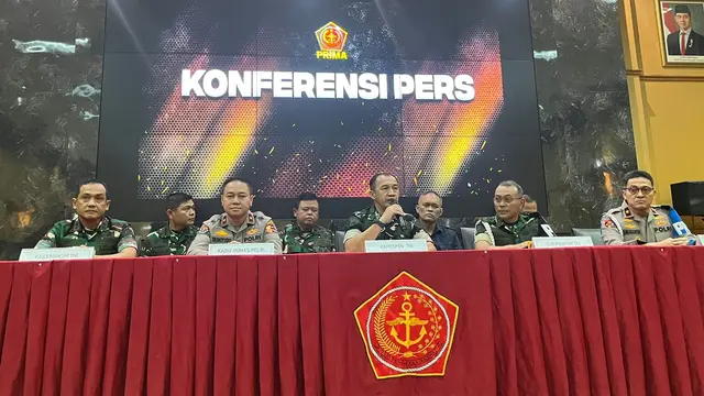TNI bersama Divisi Humas Mabes Polri menggelar jumpa pers di Mabes TNI, Cilangkap, Jakarta. (Liputan6/ M Radityo Priyasmoro)