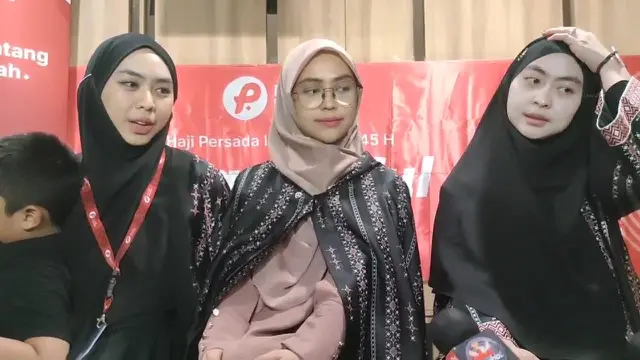 Ria Ricis beserta dua kakaknya, Oki Setiana Dewi dan Sindy