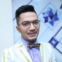 Penyanyi jebolan ajang pencarian bakat Ihsan Tarore kini menyeimbangkan antara musik dangdut dan pop. Ihsan, dikenal masyarakat sejak menang dalam ajang pencarian bakat musik pop. (Nurwahyunan/Bintang.com)