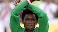 Gara-gara Berpose 'X', Atlet Olimpiade Rio Ini Terancam Dibunuh Pemerintah. Atlet  Feyisa Lilesa dari Etiopia  (AFP)