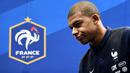 Striker AS Monaco, Kylian Mbappe, saat menghadiri jumpa pers usai berlatih bersama Timnas Prancis di Clairefontaine, Yvelines, Selasa (30/5/2017). (AFP/Franck Fife)