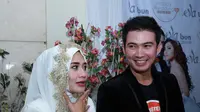 Banyak orang tua yang mengutamakan prestasi di sekolahnya, tetapi tadak dengan Mandala dan sang istri, mereka selalu mengutamakan agama.  (Deki Prayoga/Bintang.com) 