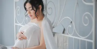 Vicky Shu, sekarang ini sudah resmi menjadi seorang ibu. Tepatnya, Senin (16/7/2018), Vicky dan Ade Imam telah dikaruniai bayi laki-laki yang diberi nama Abimanyu Manggala Nugroho Putro. (Instagram/vickyshu)