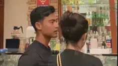 Pratama Arhan dan Azizah Salsha kian terlihat mesra saja. Arhan dan Azizah pernah tertangkap kamera sedang berduaan di kafe. Momen keduanya bersama ini curi perhatian apalagi saat kompak pakai baju hitam. (Liputan6.com/TikTok/abcdine)
