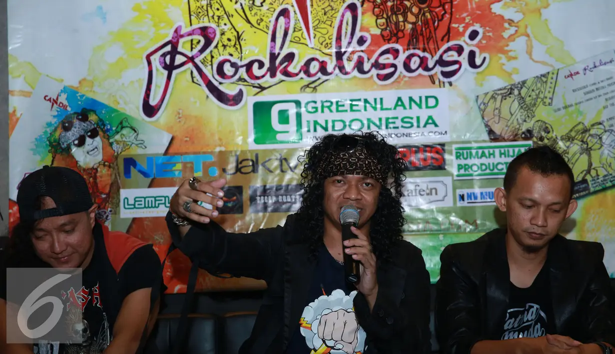 Candil membentuk grup bernama Candil In The Rockalisasi, Jakarta, Rabu (27/04). Candil In The Rockalisasi melahirkan album perdana mereka yang diberi nama 'Rockalisasi' dengan singlenya yang berjudul sama. (Liputan6.com/Herman Zakharia)