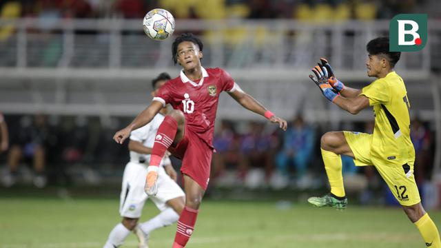 Foto: Tajam di Udara dan Ganas di Darat, Hokky Caraka Jadi Mimpi Buruk Timnas Timor Leste di Laga Pertama Kualifikasi Piala Asia U-20