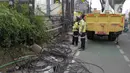 Upaya penataan jaringan kabel utilitas ini tak lepas dari kecelakaan yang beberapa kali terjadi belakangan terhadap pengguna jalan. (Liputan6.com/Herman Zakharia)