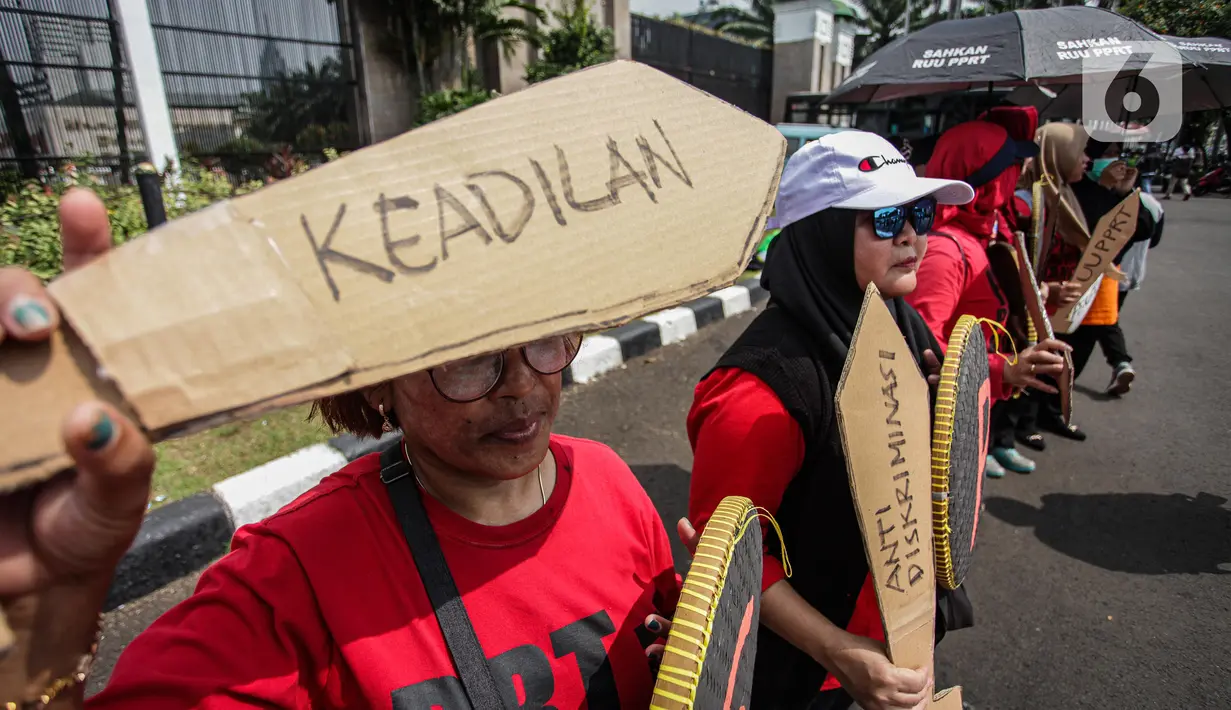 Seperti diketahui, baru-baru ini seorang PRT mengungkap penyiksaan yang dilakukan majikannya di apartemen mewah daerah Simprug, Jakarta Selatan. Korban mengatakan tubuhnya dilumuri sambal hingga ke organ vitalnya. (Liputan6.com/Faizal Fanani)