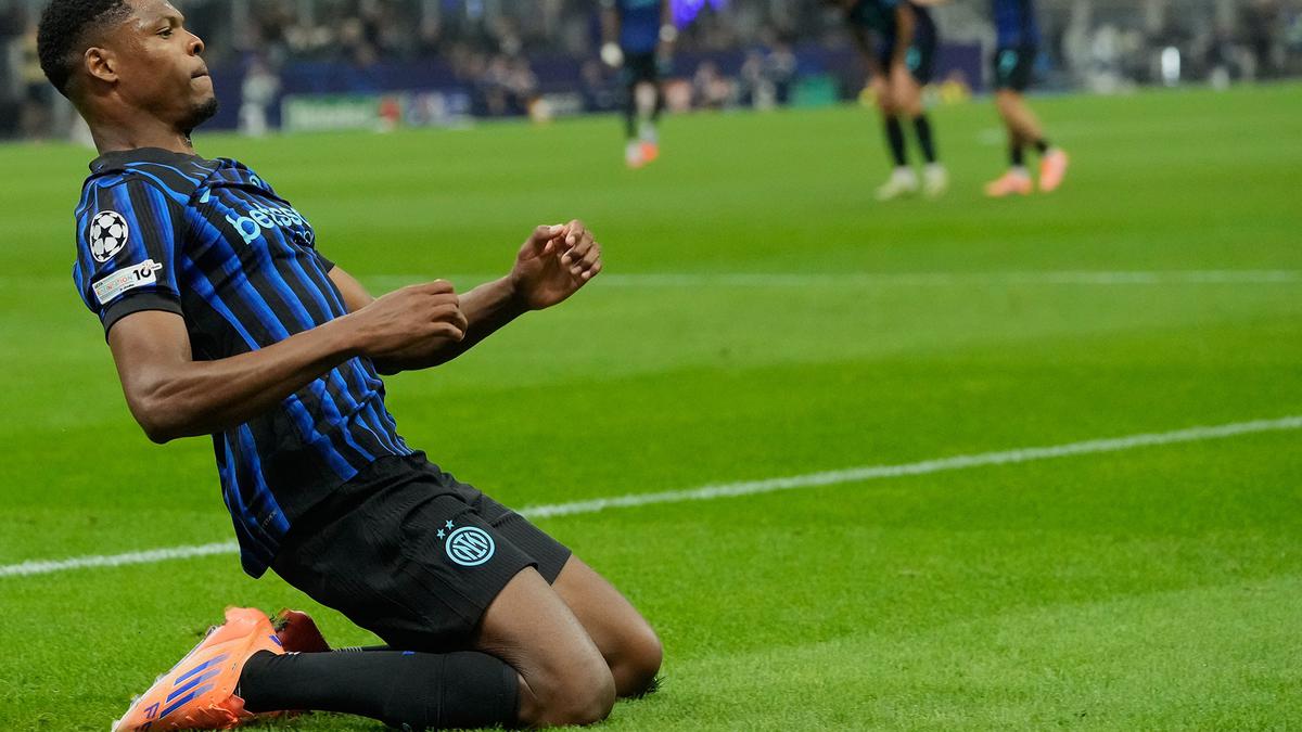 Manchester United Incar Denzel Dumfries: Harga Terjangkau, Cocok untuk Tim Carrick!  #Bola