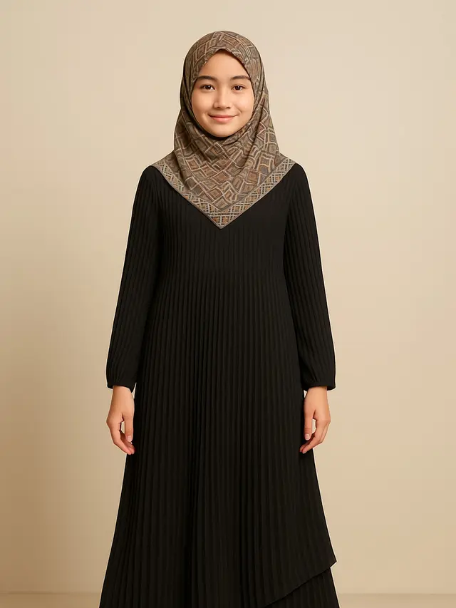 Gamis Hitam Plisket Asimetris