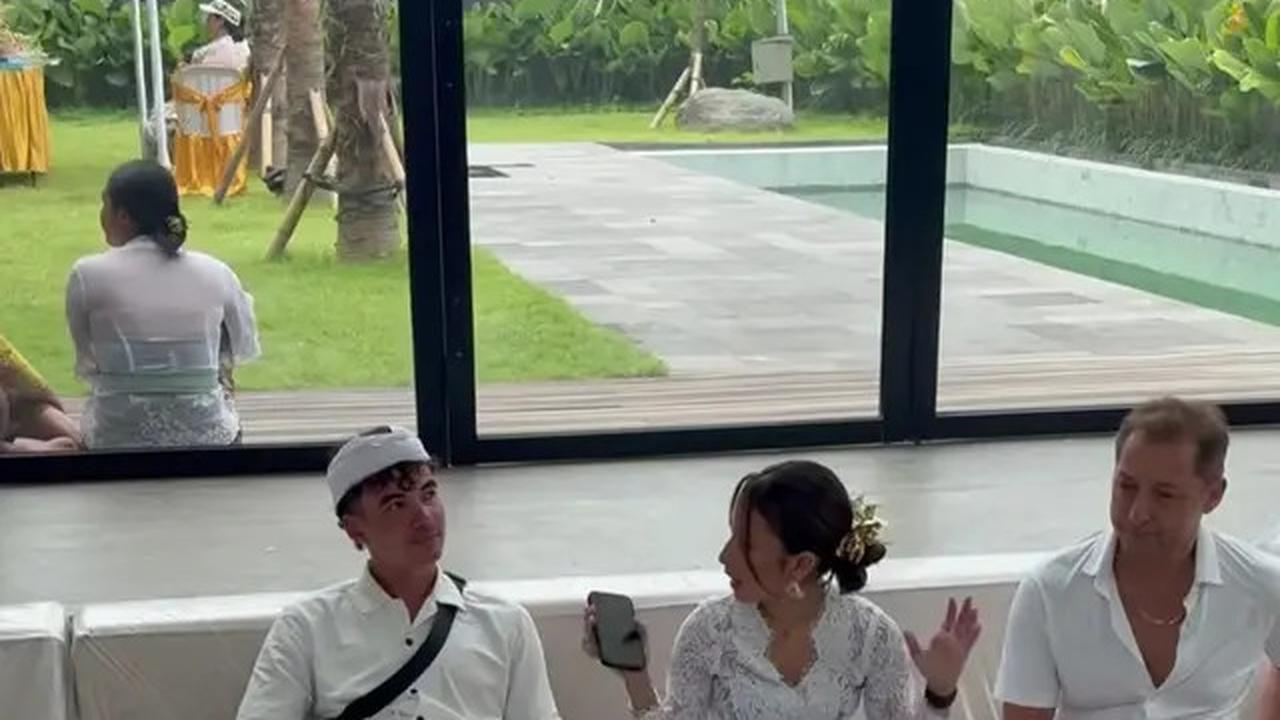 8 Potret Jennifer Coppen Gelar Ritual Melaspas di Bali, Rumah Baru Kamari