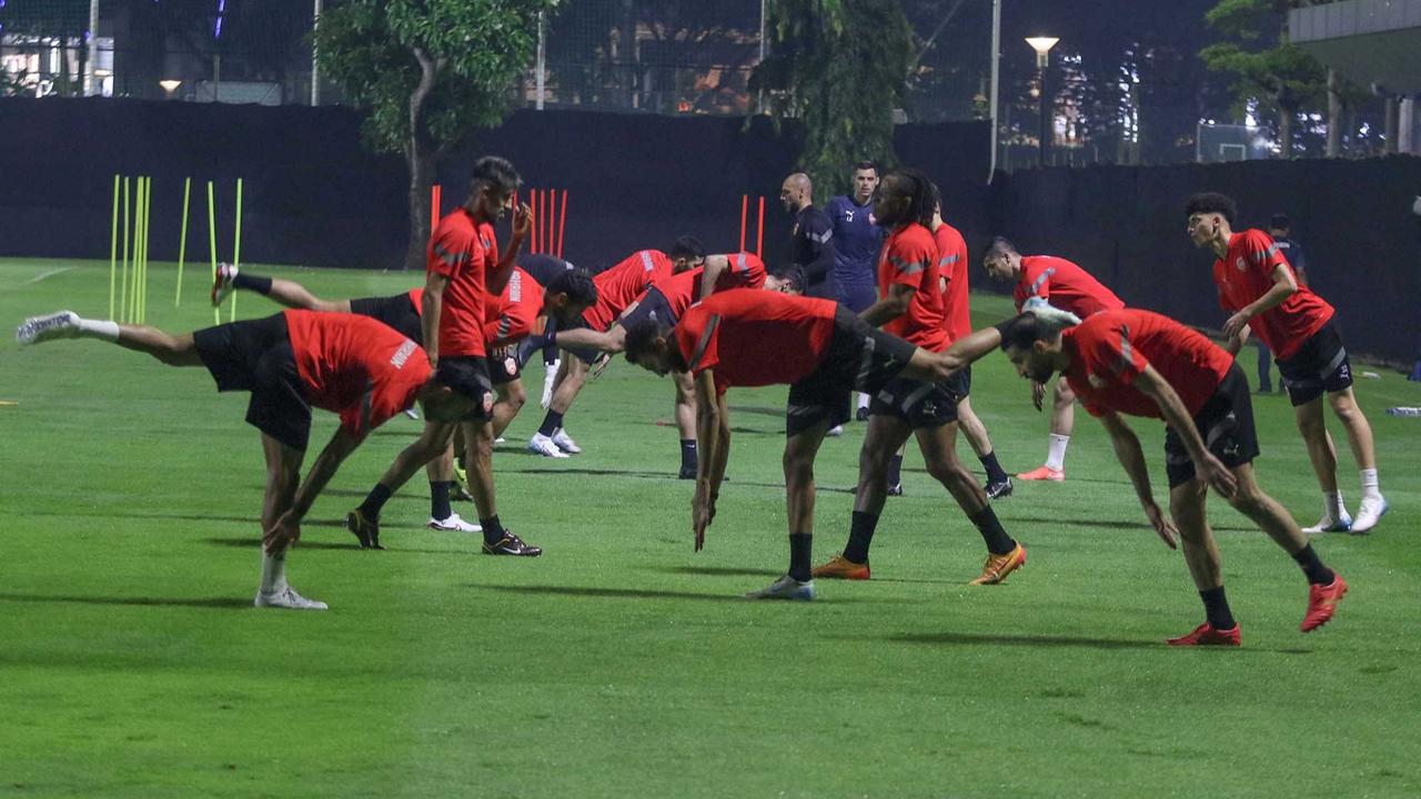 FOTO: Latihan Timnas Bahrain di Lapangan A Senayan