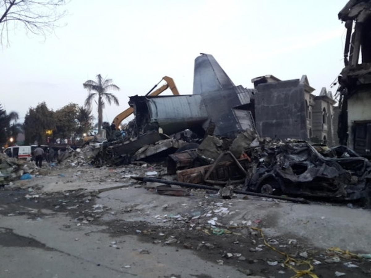 Puing Hercules mulai dibersihkan