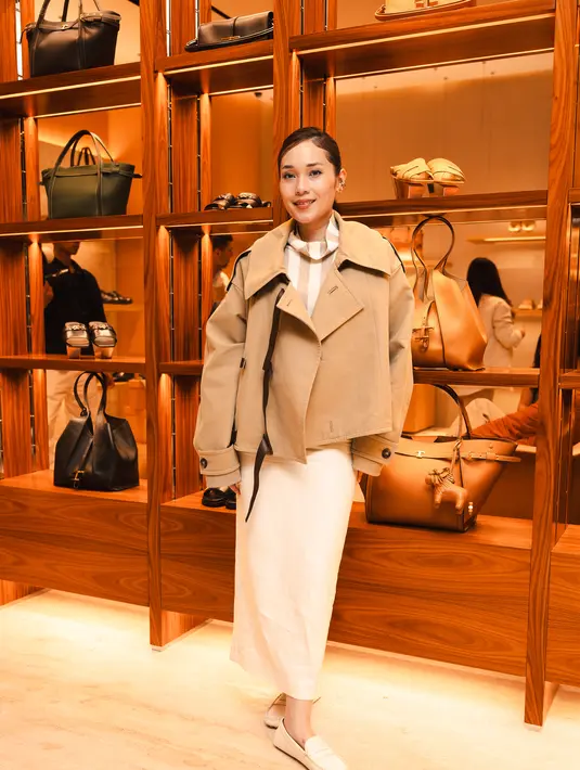 Berlokasi di Plaza Indonesia, butik ini menghadirkan bahasa desain khas Tod’s yang hangat, elegan, dan kontemporer melalui konsep interior yang anggun dan welcoming, dengan perpaduan warna-warna netral, material premium, serta penataan ruang yang dikurasi secara cermat untuk mencerminkan esensi gaya hidup modern khas Italia.  [Foto: Tod's]