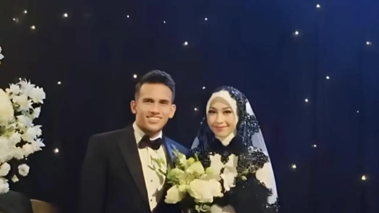 8 Gaya Anti Mainstream Adiba Khanza Menikah dengan Egy Maulana Dibalut Gaun Pengantin Monokrom
