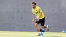 Pemain Barcelona, Lionel Messi, saat mengikuti latihan di Ciutat Esportiva Joan Gamper, Sant Joan Despi, Jumat (8/5/2020) waktu setempat. Barcelona kembali menjalani latihan usai seluruh pemain tim utama dinyatakan negatif COVID-19. (AFP/Miguel Ruiz)