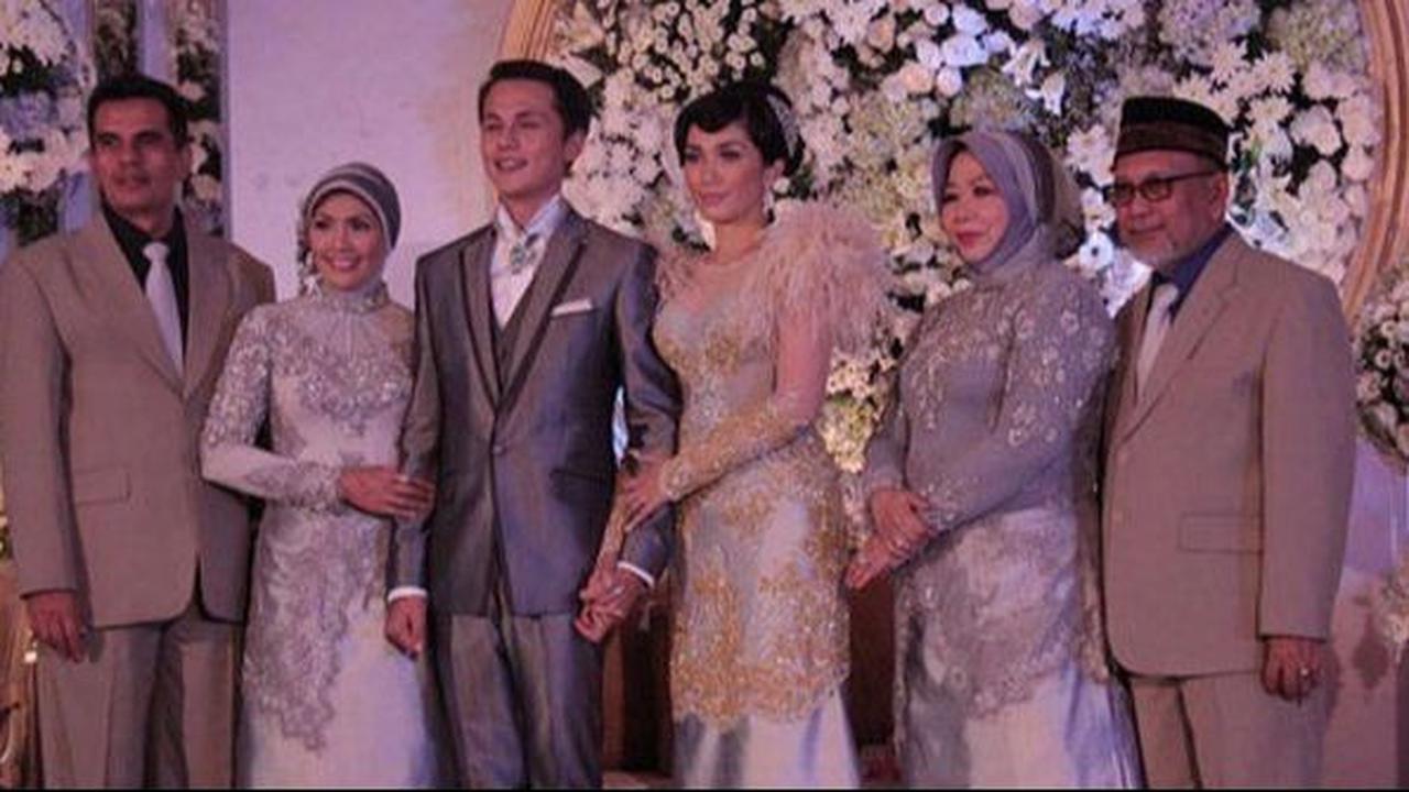 Potret Ultah Ayah Andhika Pratama Dapat Kejutan dari Keluarga, Paras Gantengnya Bikin Salfok