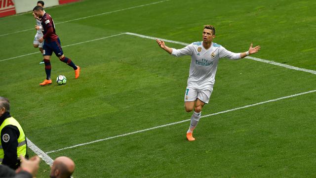 Gaya Ronaldo Saat Cetak Dua Gol ke Gawang Eibar