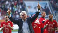 Jupp Heynckes berhasil membawa Bayern Munchen menjuarai Bundesliga Jerman musim ini. Bagi Heynckes, itu adalah gelar Bundesliga yang keempat sebagai pelatih. (AP Photo/Matthias Schrader)