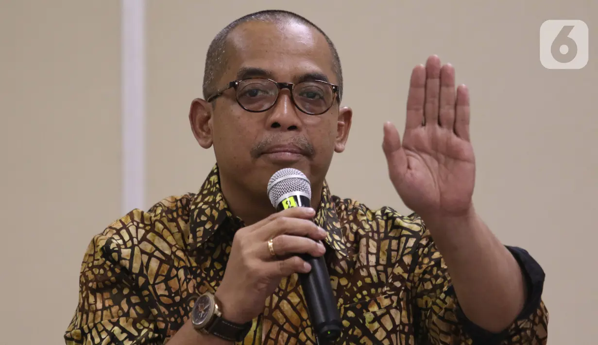 Dirjen Pajak Suryo Utomo saat menjelaskan empat pilar dalam omnibus law kepada media di Jakarta, Selasa (11/2/2020). Suryo Utomo mengatakan terdapat empat rencana ketentuan yang secara khusus ditujukan untuk memperkuat perekonomian. (Liputan6.com/Angga Yuniar)