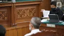 Terdakwa Ferdy Sambo mendengarkan keterangan saksi dalam sidang lanjutan kasus pembunuhan Brigadir N Yosua Hutabarat atau Brigadir J dengan terdakwa Ferdy Sambo dan Putri Candrawathi di Pengadilan Negeri Jakarta Selatan, Selasa (1/11/2022). Agenda sidang kasus pembunuhan Brigadir J hari ini adalah pemeriksaan saksi dari pihak keluarga Brigadir J. (Liputan6.com/Faizal Fanani)