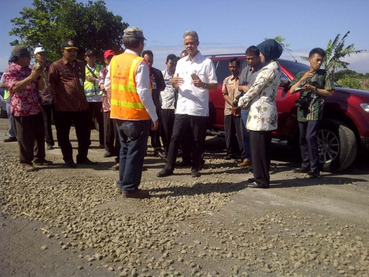 Kemarahan Ganjar temui jalan rusak di lingkar selatan Jateng