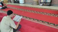 Sanksi bagi pengantin baru di Aceh yang malas beribadah ke masjid di Bulan Puasa. (Liputan6.com/Rino Abonita)