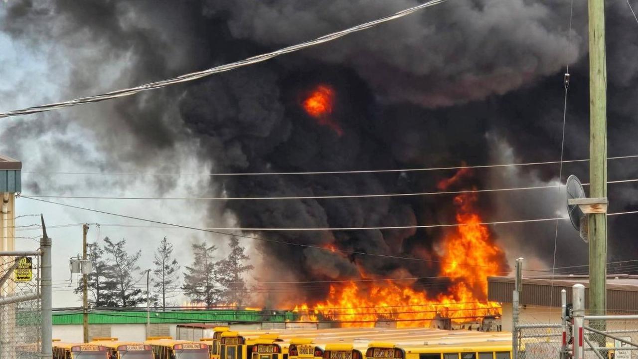 Kebakaran hutan yang melanda kawasan Cariboo, British Columbia, terus meluas dan kini merembet mendekati depo bus. Foto: Spencer Stratton Photography / Handout via REUTERS<br>