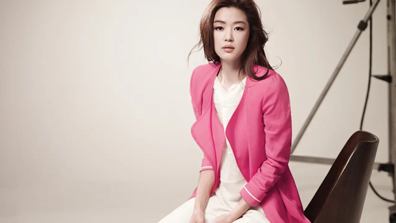 Jun Ji Hyun Didaulat Jadi Model Fesyen Dunia Pertama dari Asia