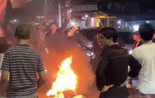 Aksi Bakar Ban Warnai Unjuk Rasa di Kawasan Pancoran