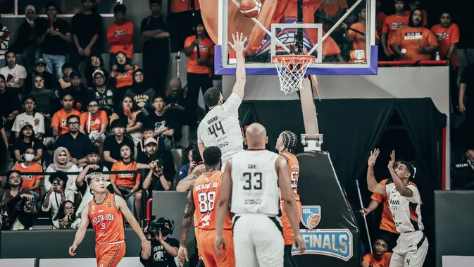 Menggila di Paruh Pertama, Dewa United Paksa Pelita Jaya Mainkan Game 3 Final IBL 2025