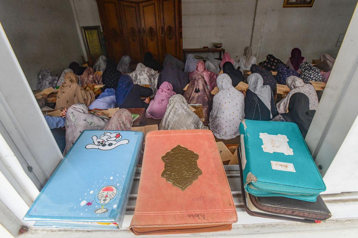 FOTO: Ramadan Menghidupkan Tradisi Kajian Kitab Kuning di Pesantren