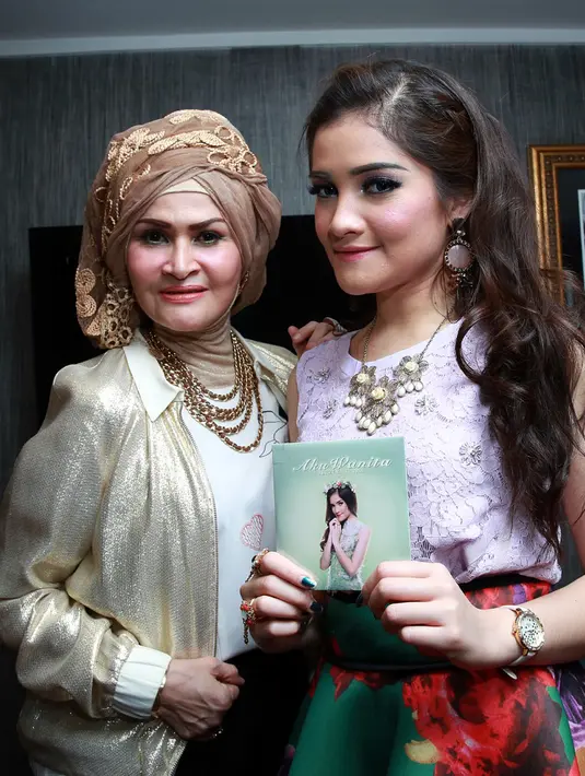 Di bawah naungan produser Congq Perwira, lagu berjudul 'Aku Wanita' itu pun dijadikan single-nya. (Deki Prayoga/Bintang.com)