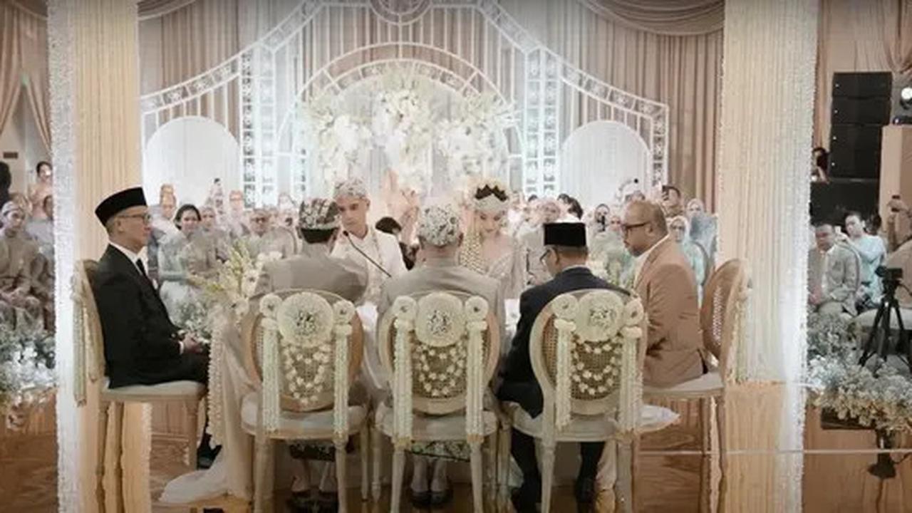 Potret Detail Dekorasi Akad Nikah Al Ghazali dan Alyssa Daguise, Elegan dengan Nuansa Gold dan Putih
