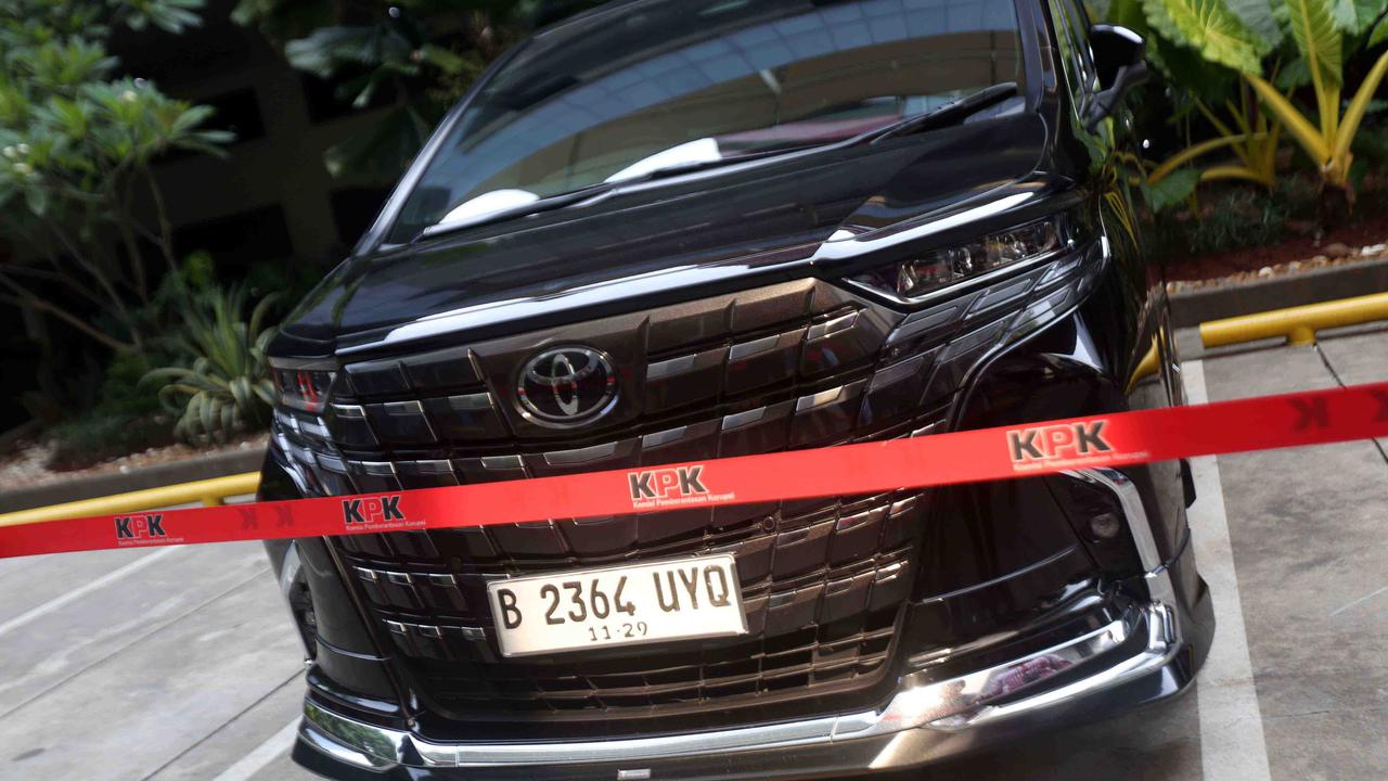 FOTO: Penampakan Alphard Mewah yang Disita dari Eks Wamenaker Noel