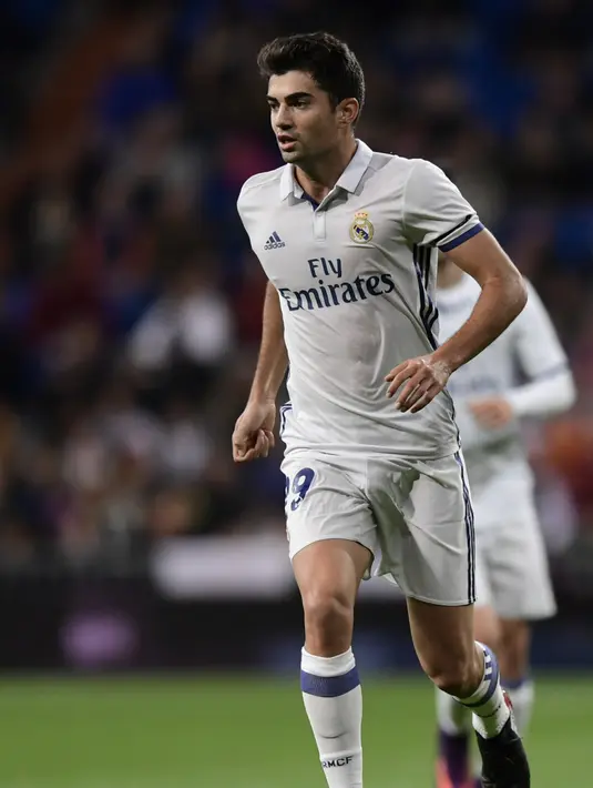 Enzo tampil sebagai pemain pengganti saat Madrid menghadapi Cultural Leonesa pada laga leg kedua babak 32 besar Copa del Rey di Santiago Bernabeu, Kamis (1/12) Enzo berhasil mencetak gol dalam debut di tim utama Real Madrid (AFP PHOTO / Javier Soriano)