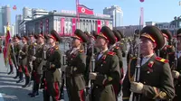 Parade militer Korea Utara di Pyongyang, sehari jelang pembukaan Olimpiade Musim Dingin PyeongChang 2018 (KCNA)