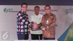 (Ki-ka) Dirut BPJS Ketenagakerjaan Elvyn G. Masassya, Menteri PUPR Basuki Hadimuljono dan Dirut BTN Maryono saat MoU pembiayaan rumah murah bagi peserta aktif di Jakarta, Selasa (27/10/2015).‎ (Liputan6.com/Angga Yuniar)