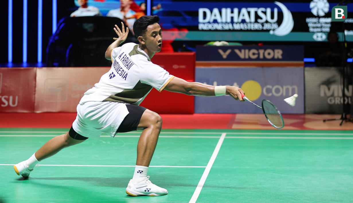 Tunggal putra Indonesia, Alwi Farhan, saat melawan wakil Taiwan, Chi Yu Jen pada laga semifinal Indonesia Masters 2026 di Istora Senayan, Jakarta, Sabtu (24/1/2026). (Bola.com/M Iqbal Ichsan)