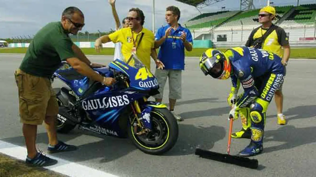 Foto Kocak Valentino Rossi Kalau Dia Hidup Di Indonesia