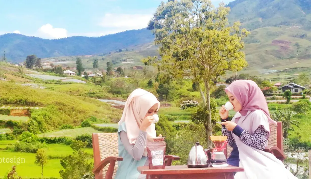 Tahap pertama yang harus dilakukan peserta yang ingin bergabung di Puteri Muslimah Indonesia 2017 adalah mengikuti audisi. Diadakan di beberapa kota besar di Indonesia, audisi ini dilakukan secara tertutup. (Indosiar)