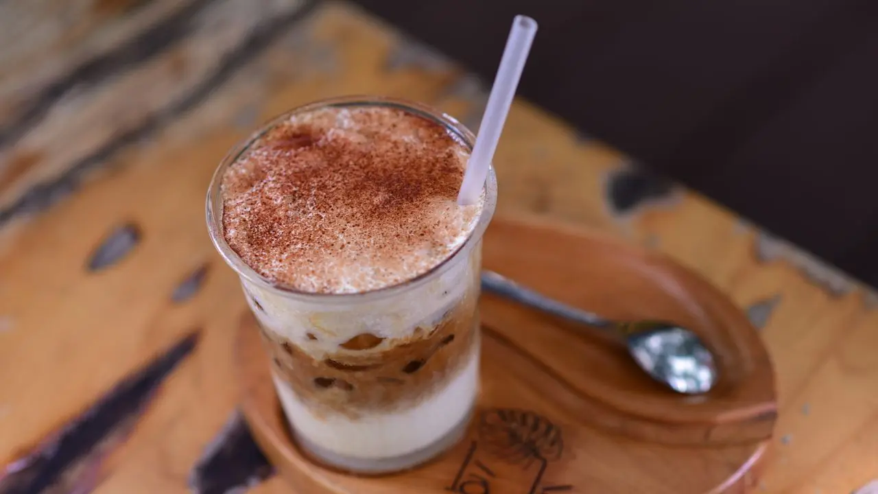 Resep Es Kopi Gula Aren Homemade yang Creamy dan Wangi